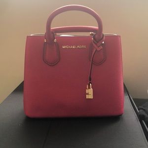Michael Kors Small Messenger Bag Fucshia